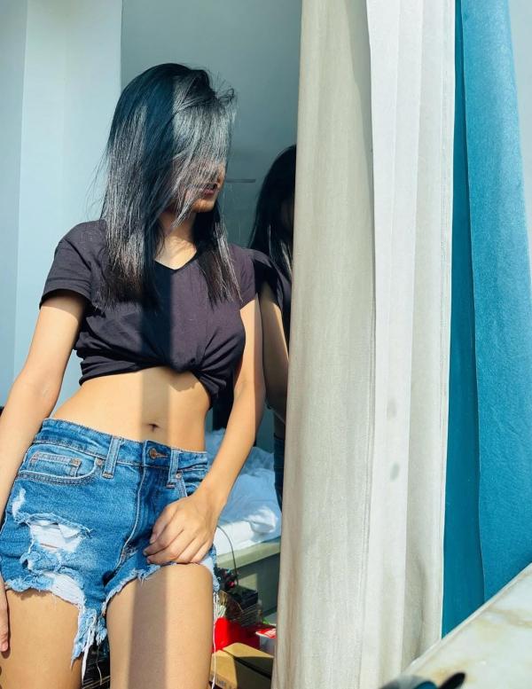 🍓🧚 office යන පොඩි කෙල්ලෙක්ගෙන් සතුටු වෙන්න එන්න අද විතරයි ☺️☺️💎