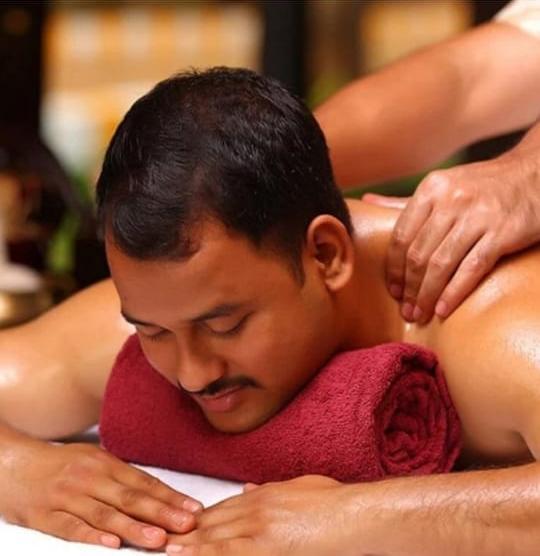 විඩාබර ඔබේ ගත සිත නිවා සනසා ගන්නට පලපුරුදු පුහුණුව ලත් තෙරපිවරියක විසින් සිදුකරන Relaxing treetment.පිරිසිදු සුවපහසු ආරක්ශිත  ස්ථානයකදී.(SPA / Hotel   room නොවේ)