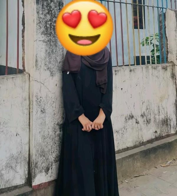 Real Muslim girl 👧 cam show available