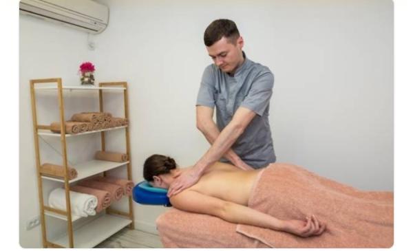 Profesional Ayurwedic Massage treatments for ladies and couples.